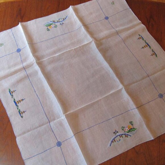 Vintage Chinese Embroidered Tablecloth & 4 Napkin Set - Linen from Asia - Picture 4 of 12